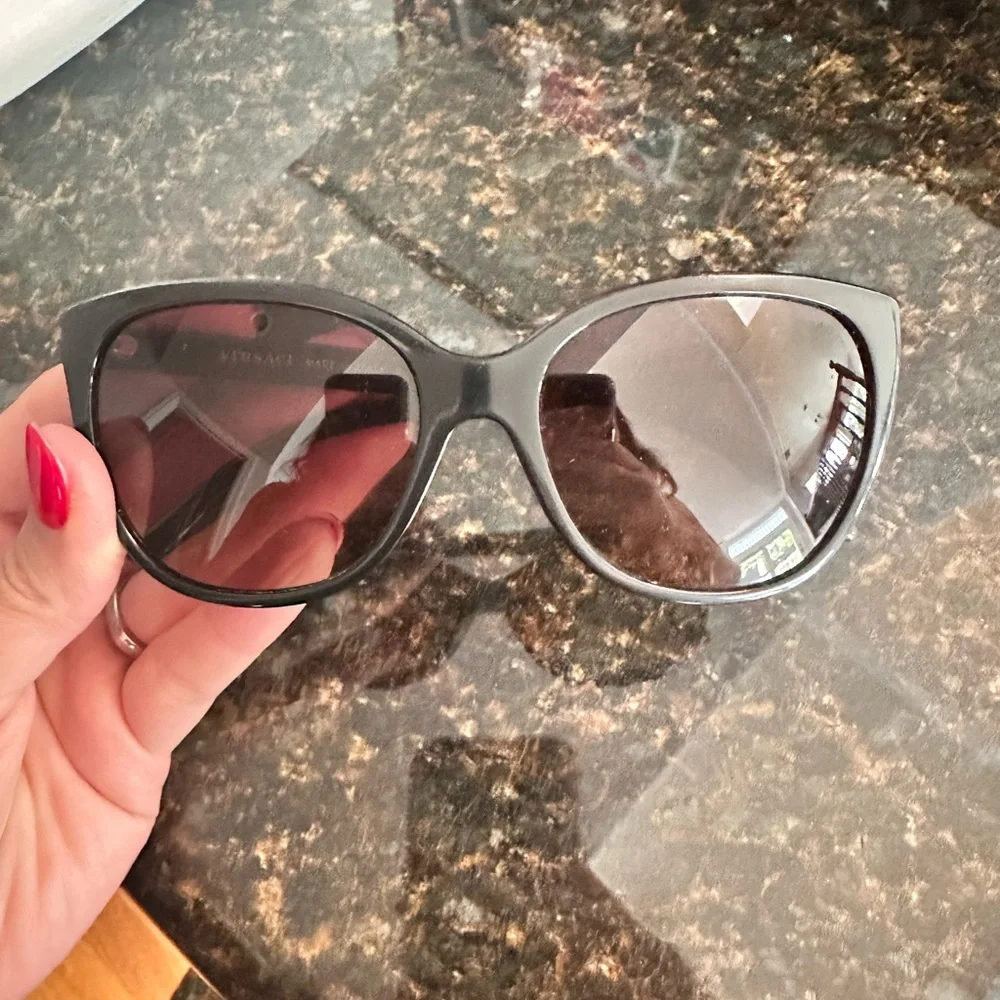 Versace sunglasses - Picture 5 of 6